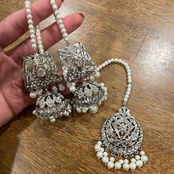 Pakistani Wedding Earrings and Tikka Set - Picture 3 of 4